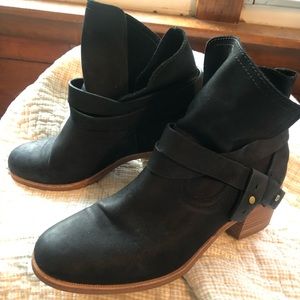 UGG Elora booties